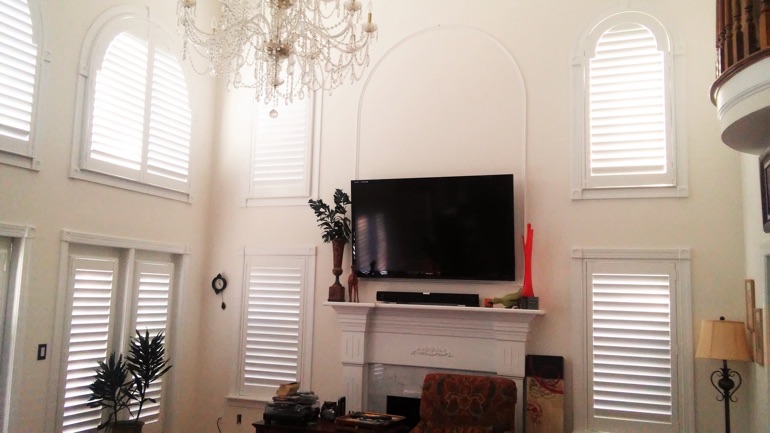 Indianapolis great room with mounted television and arched windows.